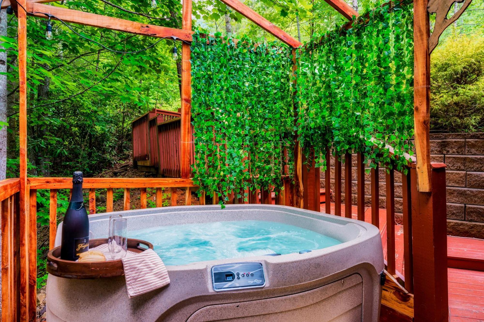Cabin In A Gated Resort With Seasonal Resort Pool Pigeon Forge Eksteriør billede